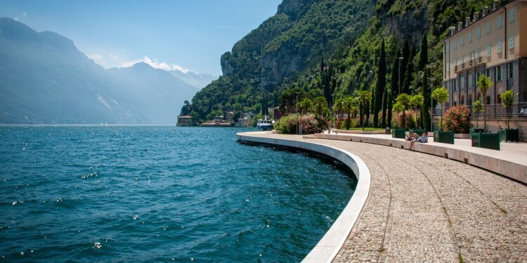 lake como travel guide