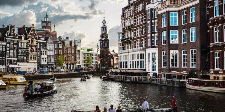 romantic things to do in Amsterdam for couples